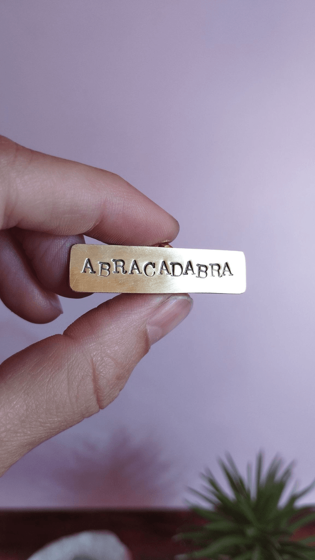 Pin's "Abracadabra"